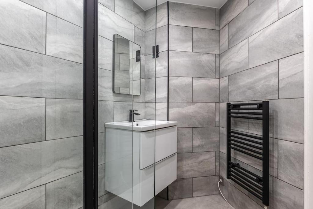 ** Modern Merchant City 1 Bed Apartment With Free Parking ** Glasgow Esterno foto